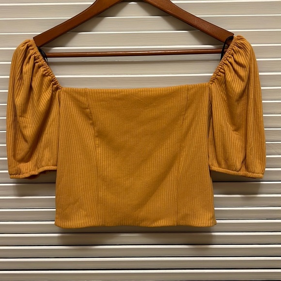 144. Forever 21 Crop Top in Gold - Picture 1 of 12